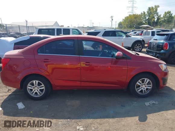 2013 Chevrolet Sonic LT с VIN 1G1JC5SB0D4188663, выставлен на аукционе IAAI как лот 43262100 с пробегом 214 215 миль миль и . История ставок и продаж доступна на DreamBid. Изображение 13.