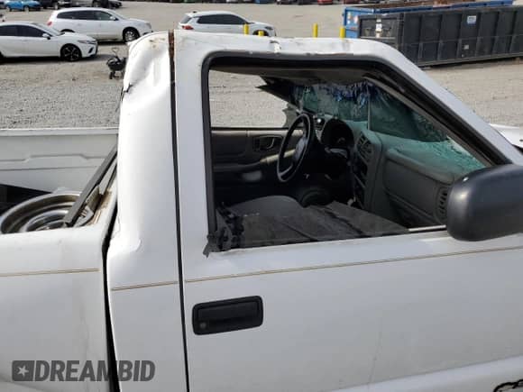 1999 Chevrolet S-10 z VIN 1GCCS14X5X8103883, wystawiony jako Copart lot #55042095 z przebiegiem 126 906 mil mil oraz Szkoda całkowita • Salvage title. Historia ofert i sprzedaży dostępna na DreamBid. Obrazek 10.