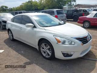 2015 Nissan Altima S z VIN 1N4AL3AP4FC130031, wystawiony jako IAAI lot #43180144 z przebiegiem 147 298 mil mil oraz . Historia ofert i sprzedaży dostępna na DreamBid. Obrazek 1.