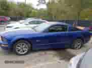 2005 Ford Mustang GT Deluxe с VIN 1ZVFT82H555183325, выставлен на аукционе IAAI как лот 43329725 с пробегом 132 099 миль миль и . История ставок и продаж доступна на DreamBid. Изображение 14.