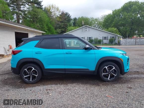 2022 Chevrolet TrailBlazer RS z VIN KL79MUSL2NB047324, wystawiony jako IAAI lot #42162915 z przebiegiem 59 318 mil mil oraz . Historia ofert i sprzedaży dostępna na DreamBid. Obrazek 13.