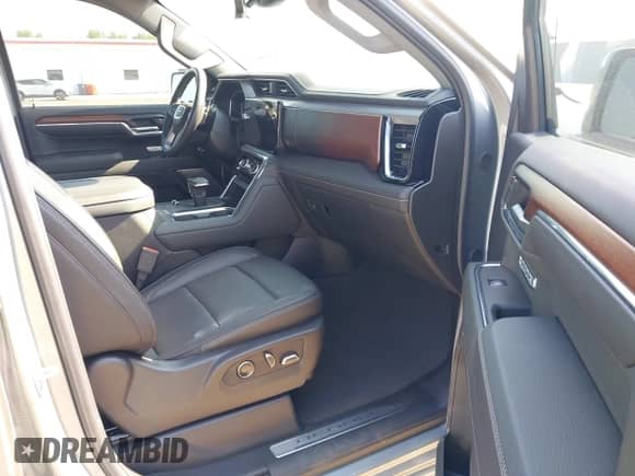 2024 GMC Sierra 1500 Denali с VIN 1GTUUGEL5RZ176407, выставлен на аукционе IAAI как лот 42155590 с пробегом 5 808 миль миль и . История ставок и продаж доступна на DreamBid. Изображение 5.
