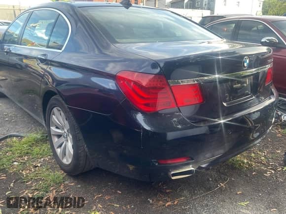 2010 BMW 7 Series 750Li xDrive with VIN WBAKC8C52ACY68181, listed as a Copart auction lot 69687175 with 164,467 mi miles and Clean title. Bid and sale history available at DreamBid. Image 3.