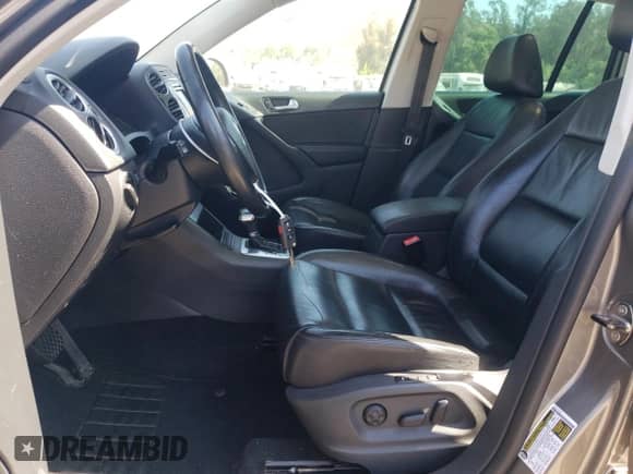 2010 Volkswagen Tiguan SE с VIN WVGBV7AX5AW520736, выставлен на аукционе Copart как лот 71620975 с пробегом 132 224 миль миль и Чистый • Clean title. История ставок и продаж доступна на DreamBid. Изображение 7.