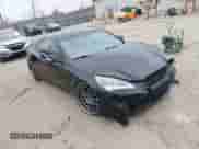 2010 Hyundai Genesis Coupe Grand Touring z VIN KMHHU6KH1AU004951, wystawiony jako IAAI lot #41698432 z przebiegiem 129 631 mil mil oraz . Historia ofert i sprzedaży dostępna na DreamBid. Obrazek 1.