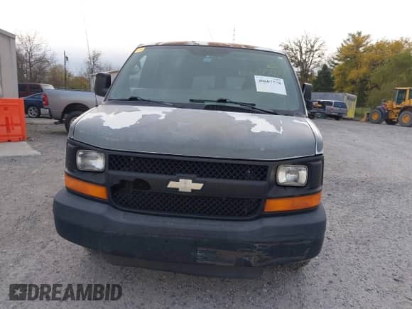 2008 Chevrolet Express Passenger with VIN 1GAGG25K781193262, listed as a IAAI auction lot 40607778 with 318,086 mi miles and . Bid and sale history available at DreamBid. Image 12.