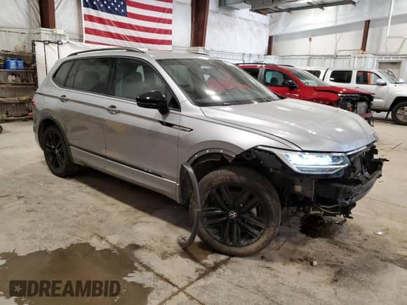 2022 Volkswagen Tiguan SE R-Line Black with VIN 3VV8B7AX6NM003296, listed as a Copart auction lot 62535975 with 60,347 mi miles and Salvage title. Bid and sale history available at DreamBid. Image 4.