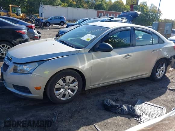 2013 Chevrolet Cruze LS с VIN 1G1PA5SG6D7257480, выставлен на аукционе IAAI как лот 43307707 с пробегом 142 991 миль миль и . История ставок и продаж доступна на DreamBid. Изображение 14.