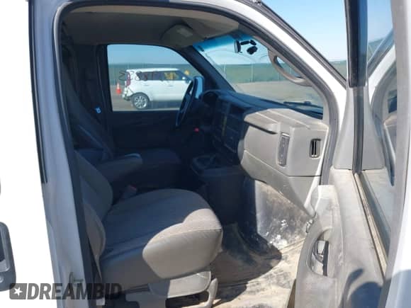 2004 Chevrolet Express Cargo с VIN 1GCHG35U441190266, выставлен на аукционе IAAI как лот 43398853 с пробегом 152 197 миль миль и . История ставок и продаж доступна на DreamBid. Изображение 5.