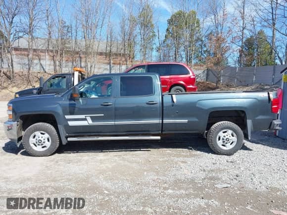2017 Chevrolet Silverado 2500HD Work Truck z VIN 1GC1KUEG0HF219674, wystawiony jako IAAI lot #41883430 z przebiegiem 94 113 mil mil oraz . Historia ofert i sprzedaży dostępna na DreamBid. Obrazek 13.