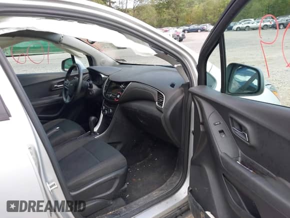 2019 Chevrolet Trax LS with VIN 3GNCJNSB6KL204210, listed as a IAAI auction lot 43181029 with 62,318 mi miles and . Bid and sale history available at DreamBid. Image 5.