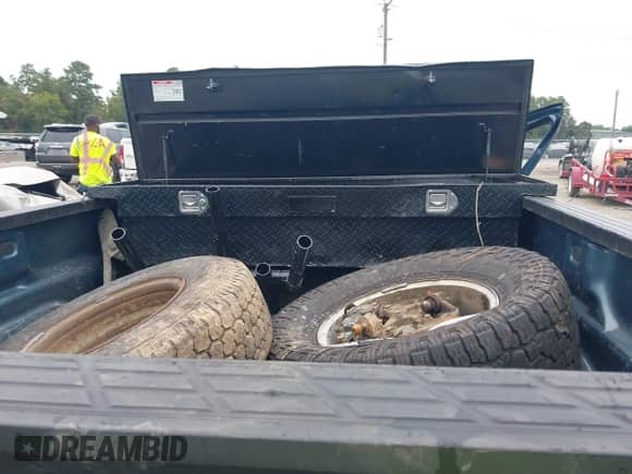 2012 GMC Sierra 1500 SLE z VIN 1GTR1VE04CZ161610, wystawiony jako IAAI lot #43311880 z przebiegiem Nie podano mil oraz . Historia ofert i sprzedaży dostępna na DreamBid. Obrazek 8.