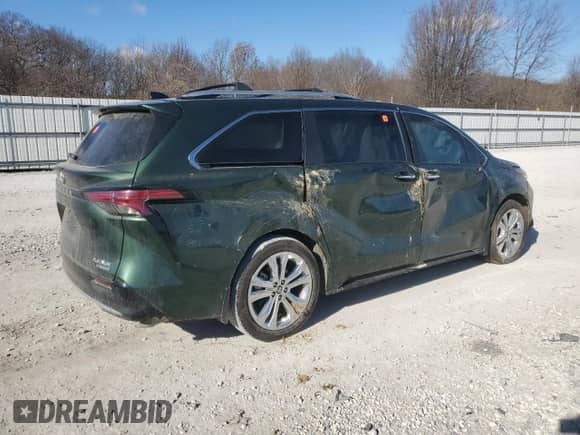 2024 Toyota Sienna Platinum с VIN 5TDERKEC2RS190050, выставлен на аукционе Copart как лот 42195075 с пробегом 42 747 миль миль и Списание • Salvage title. История ставок и продаж доступна на DreamBid. Изображение 3.