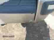 1999 Chevrolet Blazer LT z VIN 1GNDT13W4X2114930, wystawiony jako IAAI lot #42978213 z przebiegiem 172 767 mil mil oraz . Historia ofert i sprzedaży dostępna na DreamBid. Obrazek 6.