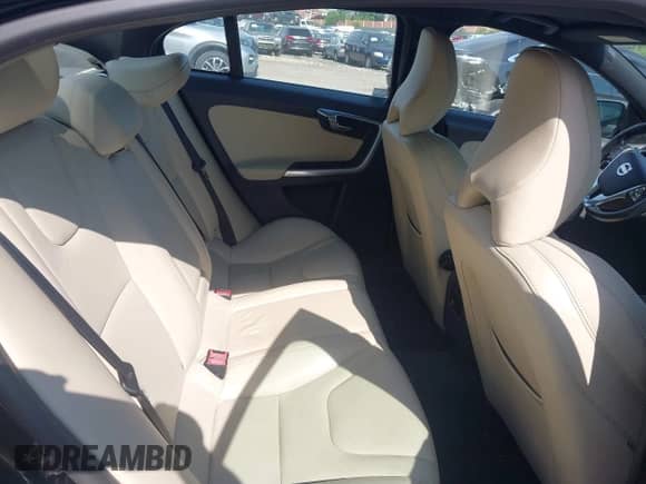 2015 Volvo S60 T5 Premier с VIN YV1612TB0F2301780, выставлен на аукционе IAAI как лот 42229293 с пробегом 104 783 миль миль и . История ставок и продаж доступна на DreamBid. Изображение 8.