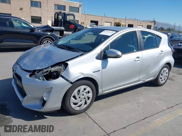 2016 Toyota Prius One z VIN JTDKDTB38G1137584, wystawiony jako IAAI lot #43451035 z przebiegiem 496 420 mil mil oraz . Historia ofert i sprzedaży dostępna na DreamBid. Obrazek 2.