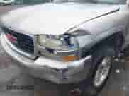 2000 GMC Sierra 1500 SLE z VIN 1GTEK19T0YE186897, wystawiony jako IAAI lot #42636565 z przebiegiem 229 310 mil mil oraz . Historia ofert i sprzedaży dostępna na DreamBid. Obrazek 6.