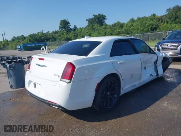 2019 Chrysler 300 S с VIN 2C3CCABG4KH708078, выставлен на аукционе IAAI как лот 43034488 с пробегом 114 253 миль миль и . История ставок и продаж доступна на DreamBid. Изображение 4.