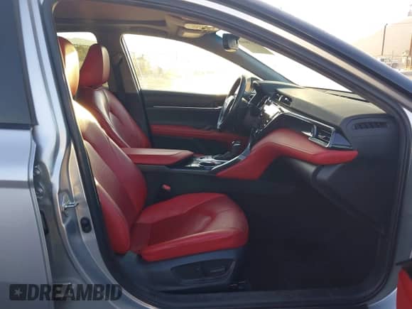 2020 Toyota Camry XSE z VIN 4T1K61AK3LU322864, wystawiony jako IAAI lot #43384409 z przebiegiem 89 916 mil mil oraz . Historia ofert i sprzedaży dostępna na DreamBid. Obrazek 5.