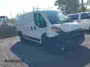 2023 Ram ProMaster Cargo z VIN 3C6LRVVG7PE559138, wystawiony jako IAAI lot #42331456 z przebiegiem 55 786 mil mil oraz . Historia ofert i sprzedaży dostępna na DreamBid. Obrazek 1.