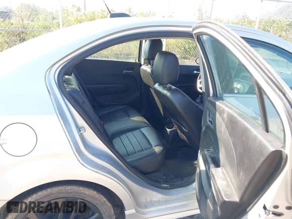 2017 Chevrolet Sonic Premier z VIN 1G1JF5SB1H4103763, wystawiony jako IAAI lot #43009793 z przebiegiem 108 598 mil mil oraz . Historia ofert i sprzedaży dostępna na DreamBid. Obrazek 8.
