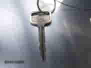 1997 Toyota Camry LE z VIN 4T1BF22K9VU003654, wystawiony jako IAAI lot #42661559 z przebiegiem 156 215 mil mil oraz . Historia ofert i sprzedaży dostępna na DreamBid. Obrazek 11.