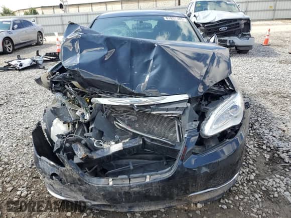 2014 Chrysler 200 Touring z VIN 1C3CCBBB3EN152299, wystawiony jako Copart lot #81837385 z przebiegiem 76 389 mil mil oraz Szkoda całkowita • Salvage title. Historia ofert i sprzedaży dostępna na DreamBid. Obrazek 5.