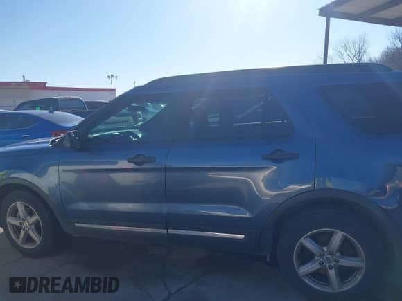 2018 Ford Explorer z VIN 1FM5K7B85JGA66544, wystawiony jako IAAI lot #41658601 z przebiegiem 93 840 mil mil oraz . Historia ofert i sprzedaży dostępna na DreamBid. Obrazek 14.