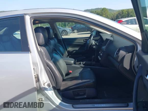 2014 Nissan Maxima SV z VIN 1N4AA5APXEC487987, wystawiony jako IAAI lot #42965512 z przebiegiem 224 110 mil mil oraz . Historia ofert i sprzedaży dostępna na DreamBid. Obrazek 5.