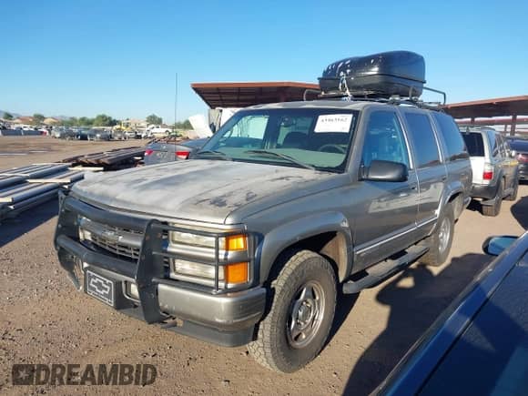 2000 Chevrolet Tahoe Z71 with VIN 1GNEK13R3YR119515, listed as a IAAI auction lot 43463162 with 303,648 mi miles and . Bid and sale history available at DreamBid. Image 2.