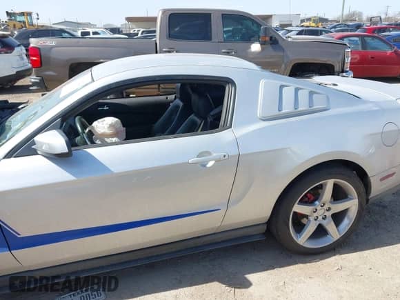 2010 Ford Mustang GT с VIN 1ZVBP8CH7A5142027, выставлен на аукционе IAAI как лот 41719292 с пробегом Не указан миль и . История ставок и продаж доступна на DreamBid. Изображение 15.