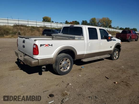 2011 Ford F-250 XL z VIN 1FT7W2BT8BEA25993, wystawiony jako Copart lot #87242215 z przebiegiem 380 430 mil mil oraz Czysty tytuł • Clean title. Historia ofert i sprzedaży dostępna na DreamBid. Obrazek 3.