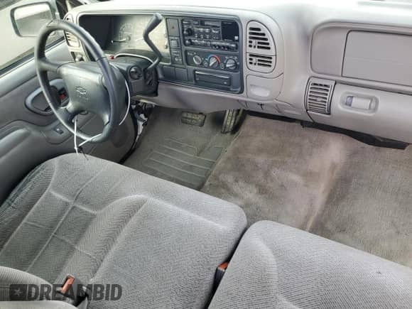 1997 Chevrolet Silverado 1500 with VIN 1GCEC14R3VZ118039, listed as a Copart auction lot 85575614 with 105,417 mi miles and Salvage title. Bid and sale history available at DreamBid. Image 8.