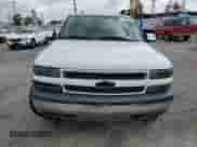 2004 Chevrolet Tahoe LS z VIN 1GNEC13V34R257463, wystawiony jako Copart lot #82425565 z przebiegiem 134 554 mil mil oraz Szkoda całkowita • Salvage title. Historia ofert i sprzedaży dostępna na DreamBid. Obrazek 5.