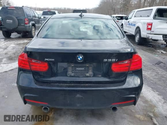 2014 BMW 3 Series 335i xDrive с VIN WBA3B9G57ENR92206, выставлен на аукционе IAAI как лот 41649706 с пробегом 98 607 миль миль и . История ставок и продаж доступна на DreamBid. Изображение 16.