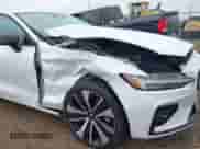 2022 Volvo S60 Momentum с VIN 7JRL12FZ1NG160853, выставлен на аукционе IAAI как лот 41012806 с пробегом 33 661 миль миль и . История ставок и продаж доступна на DreamBid. Изображение 6.