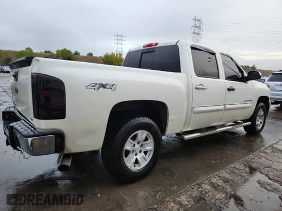 2013 Chevrolet Silverado 1500 LTZ with VIN 3GCPKTE72DG131724, listed as a Copart auction lot 82139705 with 183,083 mi miles and Salvage title. Bid and sale history available at DreamBid. Image 3.