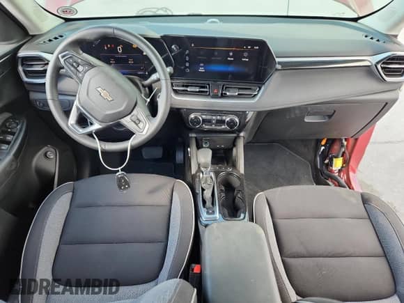 2024 Chevrolet TrailBlazer LT z VIN KL79MPSL8RB131624, wystawiony jako Copart lot #69643895 z przebiegiem 13 237 mil mil oraz Szkoda całkowita • Salvage title. Historia ofert i sprzedaży dostępna na DreamBid. Obrazek 8.