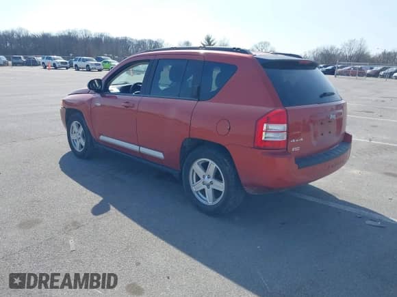 2010 Jeep Compass Latitude с VIN 1J4NF1FB6AD620326, выставлен на аукционе IAAI как лот 41779502 с пробегом 92 550 миль миль и . История ставок и продаж доступна на DreamBid. Изображение 3.