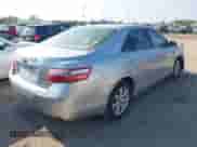 2007 Toyota Camry LE z VIN 4T1BE46K07U165703, wystawiony jako IAAI lot #43561723 z przebiegiem 131 470 mil mil oraz . Historia ofert i sprzedaży dostępna na DreamBid. Obrazek 4.