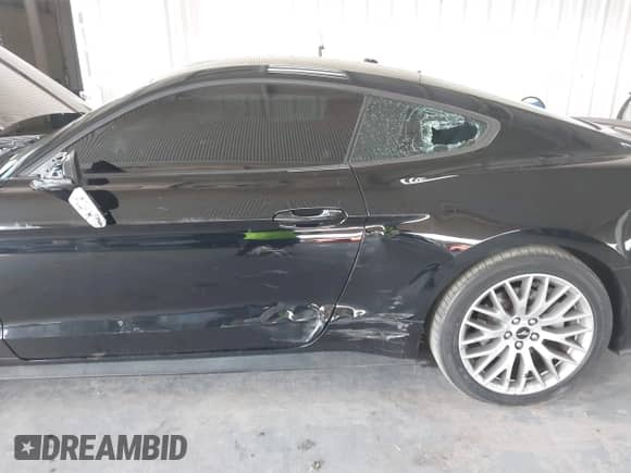 2016 Ford Mustang EcoBoost Premium z VIN 1FA6P8TH5G5292723, wystawiony jako IAAI lot #43331809 z przebiegiem 134 404 mil mil oraz . Historia ofert i sprzedaży dostępna na DreamBid. Obrazek 6.