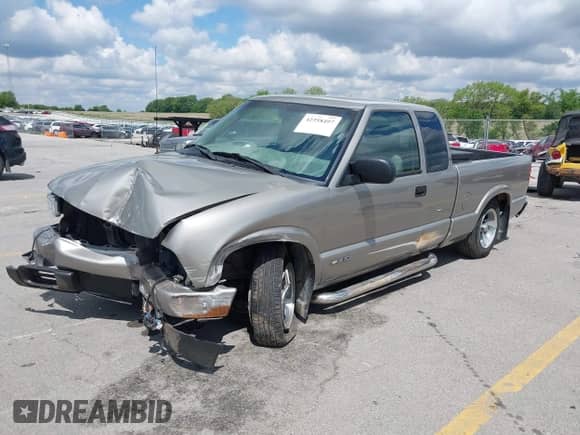 2003 Chevrolet S-10 LS с VIN 1GCCS19X638286374, выставлен на аукционе IAAI как лот 42358497 с пробегом 55 943 миль миль и . История ставок и продаж доступна на DreamBid. Изображение 2.