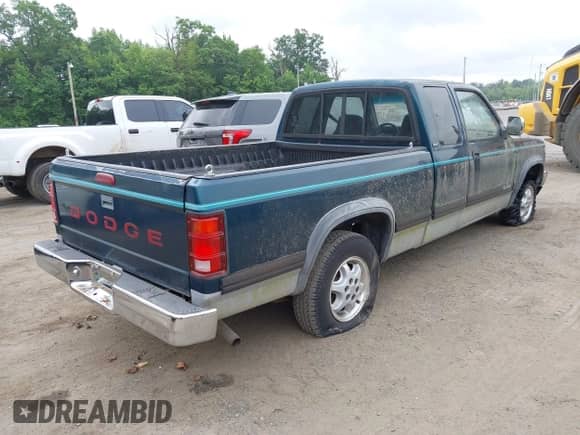 1994 Dodge Dakota z VIN 1B7GL23X8RS630456, wystawiony jako IAAI lot #42477536 z przebiegiem 280 421 mil mil oraz . Historia ofert i sprzedaży dostępna na DreamBid. Obrazek 4.