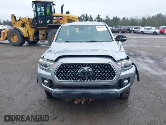 2018 Toyota Tacoma SR5 с VIN 5TFSZ5AN4JX156296, выставлен на аукционе IAAI как лот 41911608 с пробегом 105 340 миль миль и . История ставок и продаж доступна на DreamBid. Изображение 6.