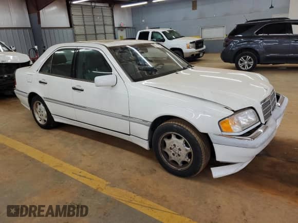 2000 Mercedes-Benz C 230/260/280/320 z VIN WDBHA29G2YA841169, wystawiony jako Copart lot #55229645 z przebiegiem Nie podano mil oraz Szkoda całkowita • Salvage title. Historia ofert i sprzedaży dostępna na DreamBid. Obrazek 4.