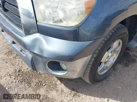 2007 Toyota Tundra SR5 z VIN 5TBET54107S456402, wystawiony jako IAAI lot #41828151 z przebiegiem 104 672 mil mil oraz . Historia ofert i sprzedaży dostępna na DreamBid. Obrazek 6.