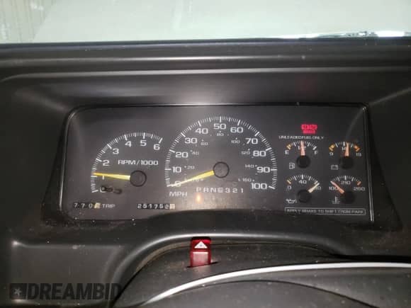 1999 Chevrolet Suburban z VIN 1GNGK26J2XJ333199, wystawiony jako Copart lot #88689555 z przebiegiem 251 752 mil mil oraz Szkoda całkowita • Salvage title. Historia ofert i sprzedaży dostępna na DreamBid. Obrazek 9.