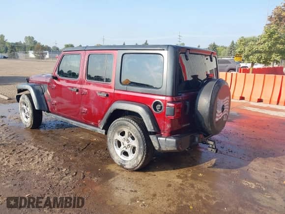 2021 Jeep Wrangler Unlimited 80th Anniversary with VIN 1C4HJXDG6MW627529, listed as a IAAI auction lot 43076902 with 45,168 mi miles and . Bid and sale history available at DreamBid. Image 3.