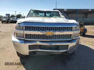 2019 Chevrolet Silverado 2500HD Work Truck z VIN 2GC2KREG1K1145245, wystawiony jako Copart lot #83790325 z przebiegiem Nie podano mil oraz Szkoda całkowita • Salvage title. Historia ofert i sprzedaży dostępna na DreamBid. Obrazek 5.