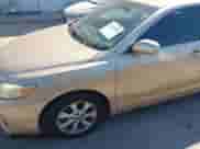 2011 Toyota Camry LE z VIN 4T1BF3EK7BU168812, wystawiony jako IAAI lot #43341981 z przebiegiem 268 323 mil mil oraz . Historia ofert i sprzedaży dostępna na DreamBid. Obrazek 6.